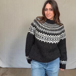 Vintage Icelandic Hand-Knit Wool Sweater Gray Nordic Yolk